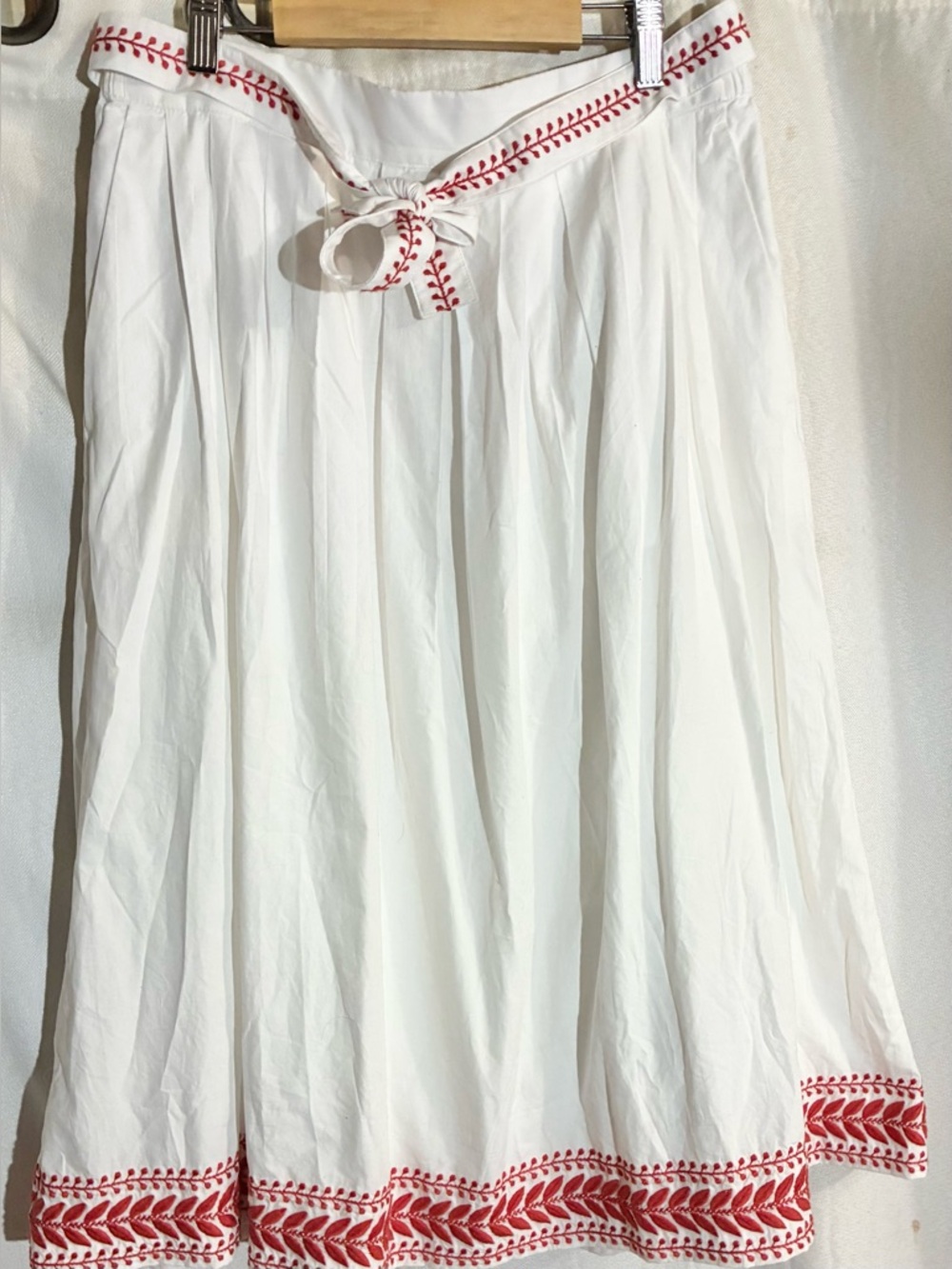 J Crew White Full Skirt Sz L Red Embroidered Belt Pleats Pockets Preppy Fun